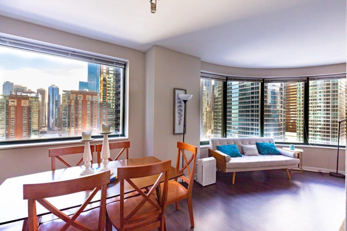 2B 2Ba Exquisite Apartment With Views, Indoor Pool & Gym By Envitae Chicago Exterior foto